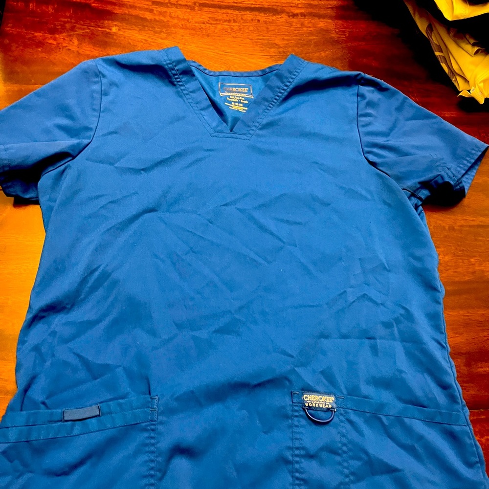 Women’s scrub top